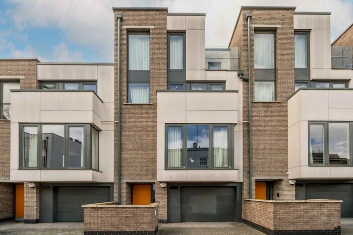 4 Bedroom Property To Rent In Peel Place, London, SW6