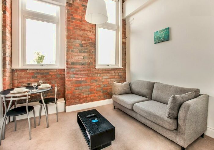 1 Bedroom Flat To Rent In Crocketts Lane, Smethwick, West Midlands, B66