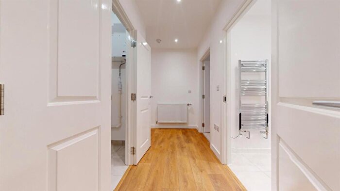 2 Bedroom Apartment To Rent In Mahindra Way, Beckton, London, E6