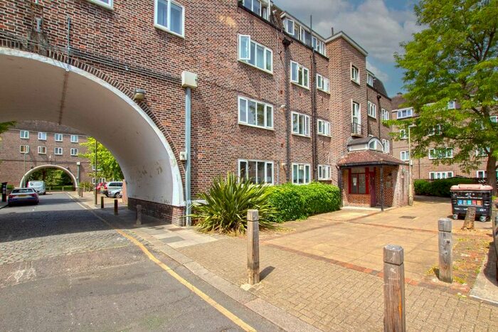 3 Bedroom Flat To Rent In St. John's Drive, London, SW18