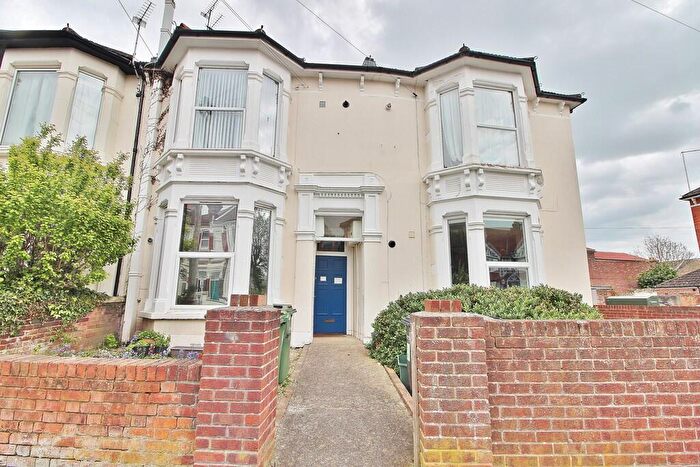 2 Bedroom Flat To Rent In Waverley Road, Southsea, PO5