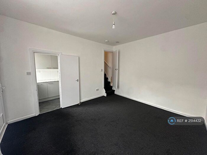 3 Bedroom End Of Terrace House To Rent In Bayswater Grove, Leeds, LS8