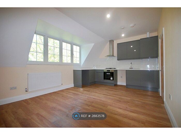 2 Bedroom Flat To Rent In High Road, London, N20