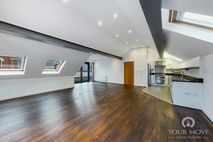 2 Bedroom Flat To Rent In Grove Road, Northampton, NN1