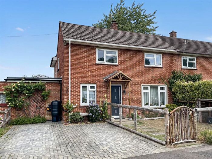 3 Bedroom Semi-Detached House For Sale In Parsonage Green, Salisbury, SP2