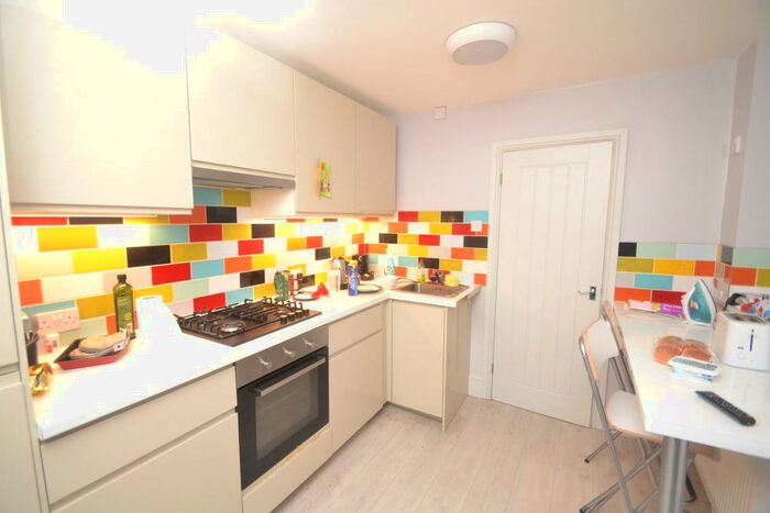 2 Bedroom Flat To Rent In Platt Lane, Rusholme, Manchester, M14