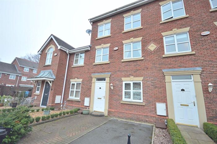 4 Bedroom Terraced House To Rent In Ruskin Drive, Sale, M33