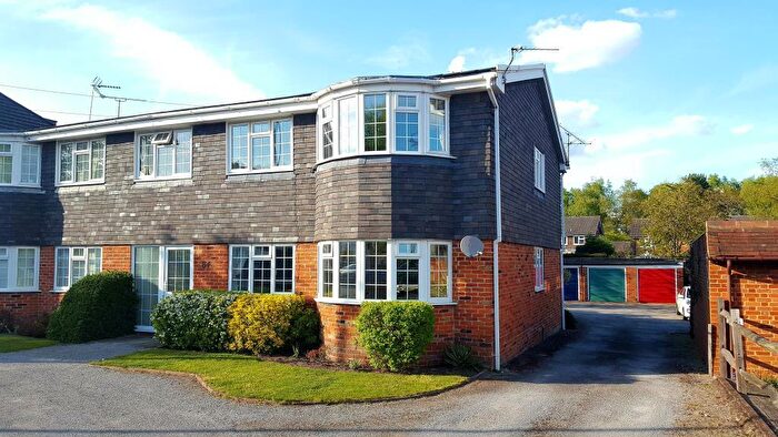 3 Bedroom Apartment To Rent In Lightwater, Surrey, GU18