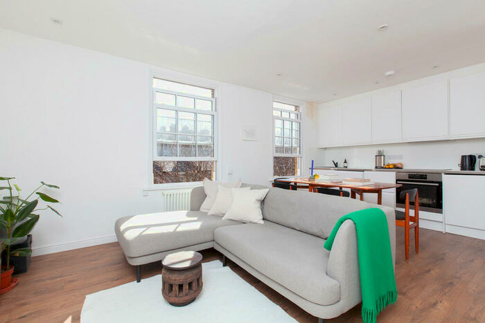 2 Bedroom Apartment To Rent In Gibson Gardens, London, N16