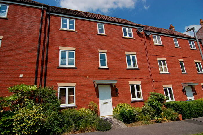 4 Bedroom Town House To Rent In Belvedere Road, Melksham, SN12