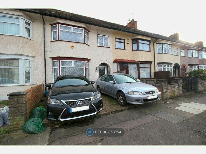 3 Bedroom Terraced House To Rent In Cantley Gardens, Ilford, IG2