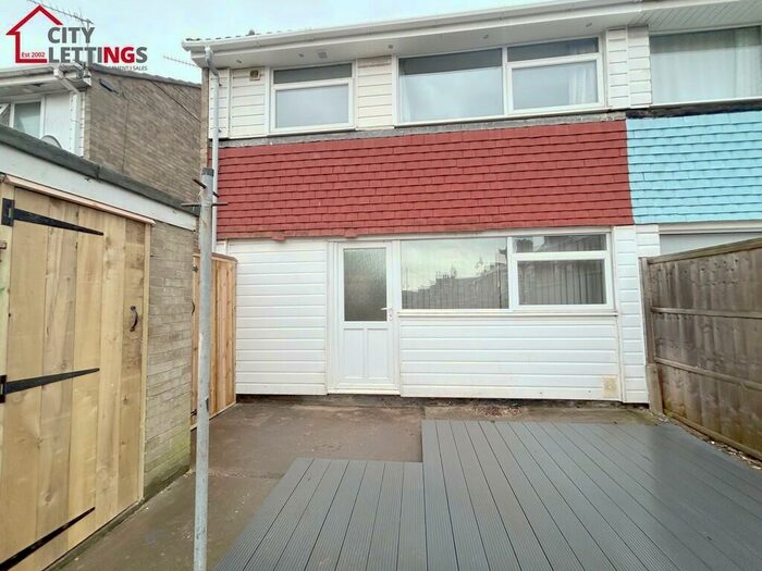 3 Bedroom Semi-Detached House To Rent In Wilford Crescent West, The Meadows, NG2