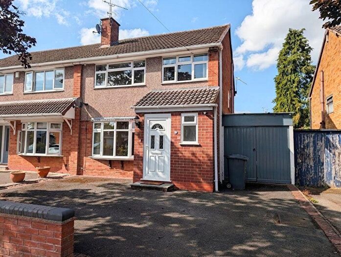 3 Bedroom Semi-Detached House For Sale In Fox Avenue, Nuneaton, CV10