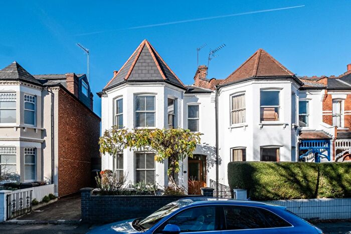 5 Bedroom Detached House For Sale In Greenham Road, London, N10