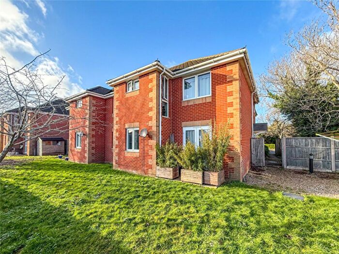 2 Bedroom Apartment For Sale In Lyndhurst Road, Christchurch, Dorset, BH23