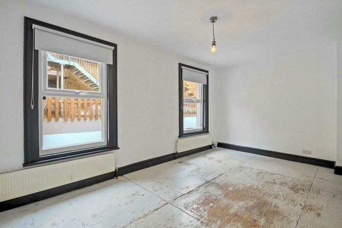 3 Bedroom Apartment To Rent In Brett Road, London, E8