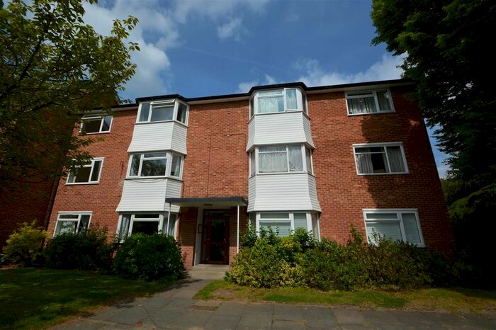 2 Bedroom Flat To Rent In Kingswood Close, Surbiton, KT6