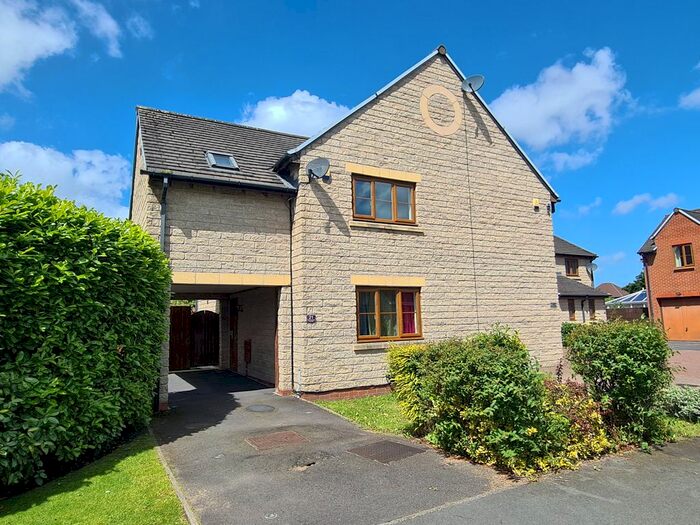 3 Bedroom Semi-Detached House To Rent In Fareham Close, Walton-Le-Dale, Preston, PR5