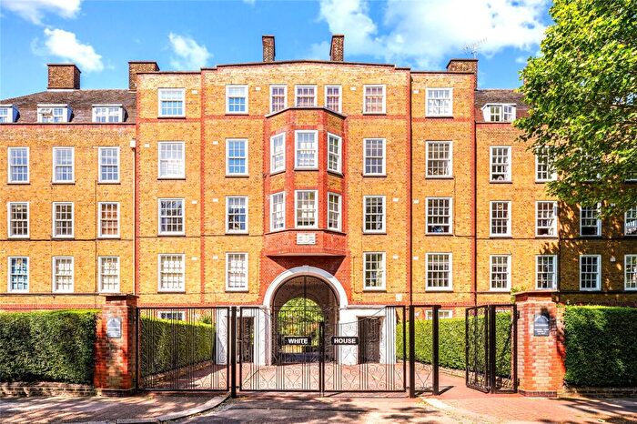 2 Bedroom Apartment To Rent In Vicarage Crescent, London, SW11