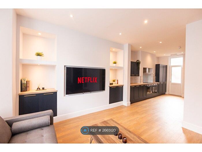 7 Bedroom Terraced House To Rent In Gresford Avenue, Liverpool, L17