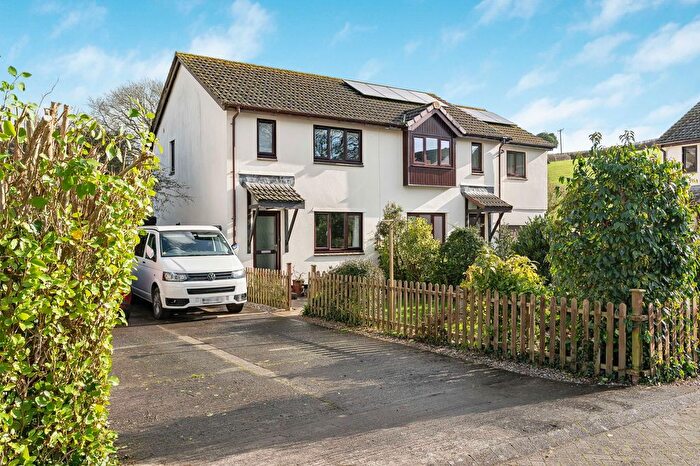 3 Bedroom Semi Detached House For Sale In Oaklea Close, Kingsbridge, TQ7
