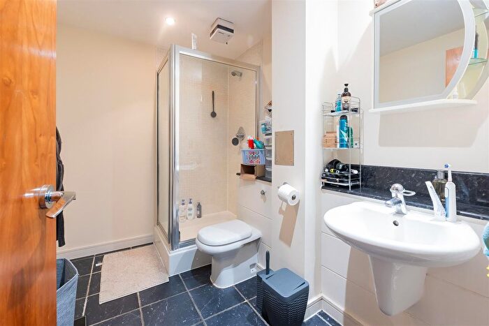 2 Bedroom Flat To Rent In Hotwell Road, Bristol, BS8