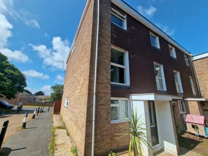 2 Bedroom Maisonette To Rent In Hawkhurst Close, Southampton, SO19