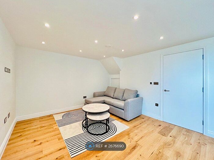 2 Bedroom Flat To Rent In Grove Park Road, London, W4
