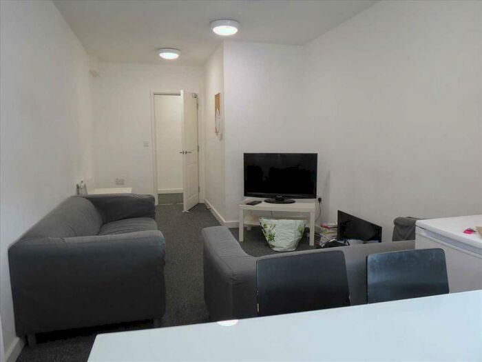 5 Bedroom Apartment To Rent In Holdenhurst Road, Bournemouth, Lansdowne, BH8