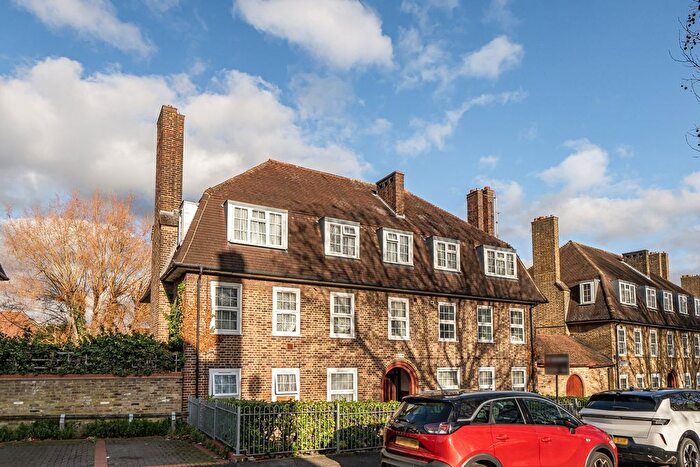 2 Bedroom Flat For Sale In Lushington Road, London, SE6