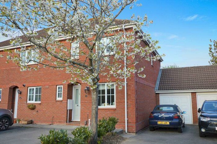 3 Bedroom Semi-Detached House To Rent In Lindford Road, Salisbury ** Garage**, SP1