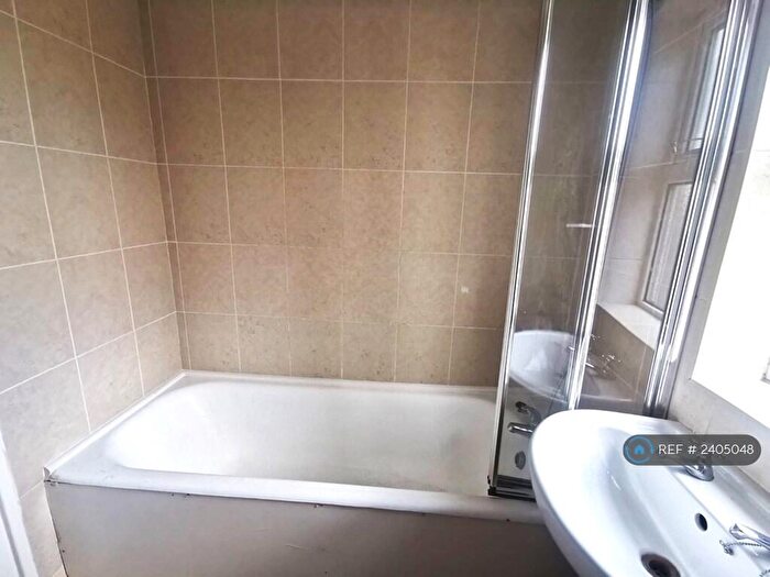 2 Bedroom Flat To Rent In Spindle Tree Court, Swindon, SN2