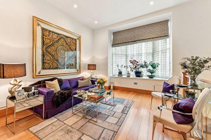 1 Bedroom Flat To Rent In Pont Street, Knightsbridge, SW1X