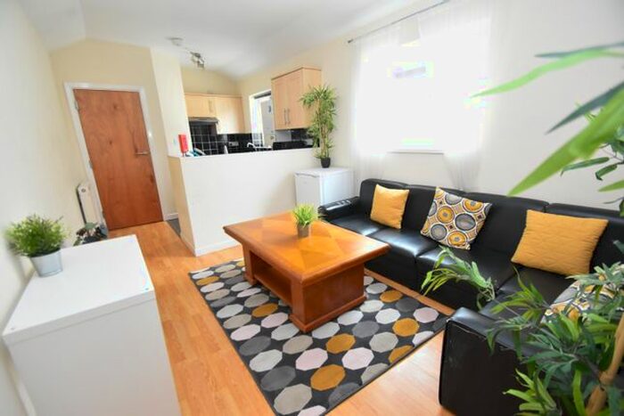 4 Bedroom Flat To Rent In Woodville Road, Cathays, Cardiff, CF24