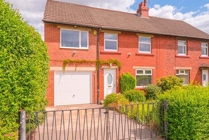 4 Bedroom Semi-Detached House For Sale In East Close, Huddersfield, HD2