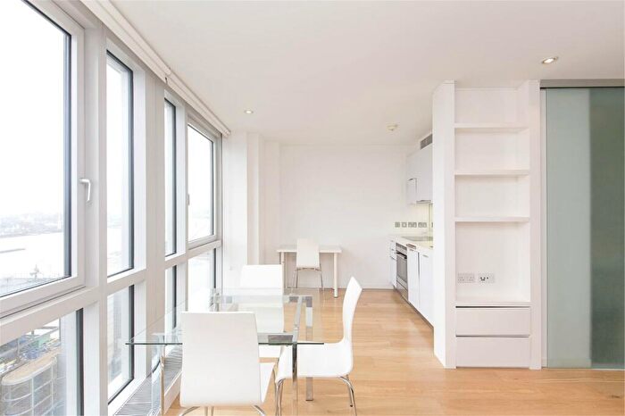 Studio To Rent In Fairmont Avenue, London, E14