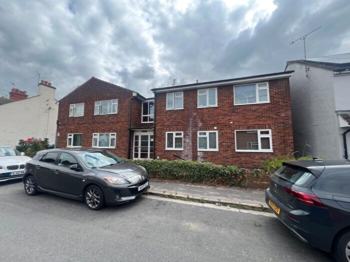 2 Bedroom Flat For Sale In Northern Road, Aylesbury, HP19