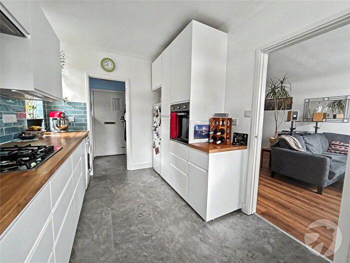 2 Bedroom Flat For Sale In Longlands Road, Sidcup, Kent, DA15