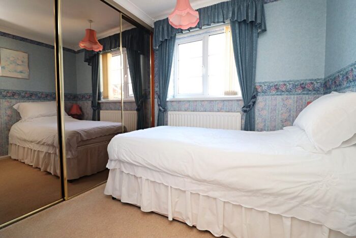 2 Bedroom Detached Bungalow For Sale In Grayson Close, Ravenfield, Rotherham, S65