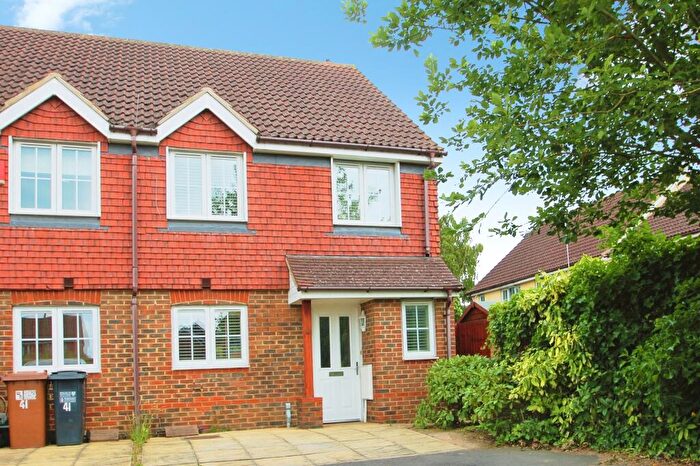 3 Bedroom Semi-Detached House To Rent In Clover Way, Hatfield, AL10