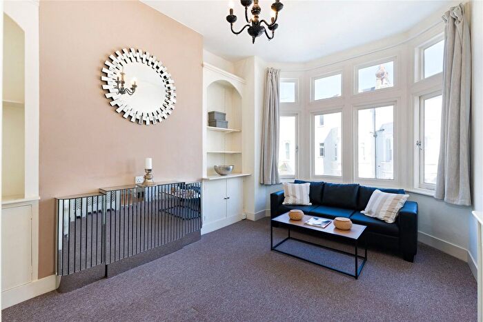 1 Bedroom Flat To Rent In Whittingstall Road, London, SW6