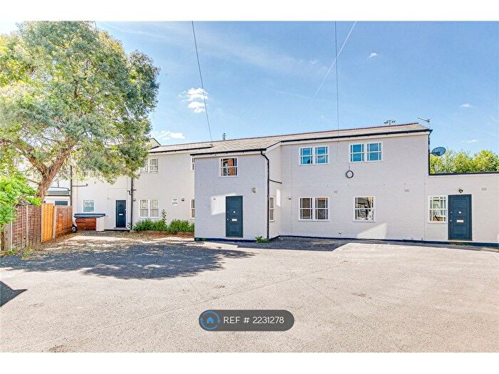 3 Bedroom Flat To Rent In Penrith Place, London, SE27