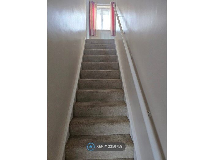 2 Bedroom End Of Terrace House To Rent In Hill Crescent, Gainsborough, DN21