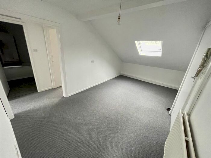 2 Bedroom Flat To Rent In Stamford Street, Mossley, Ashton-Under-Lyne, OL5