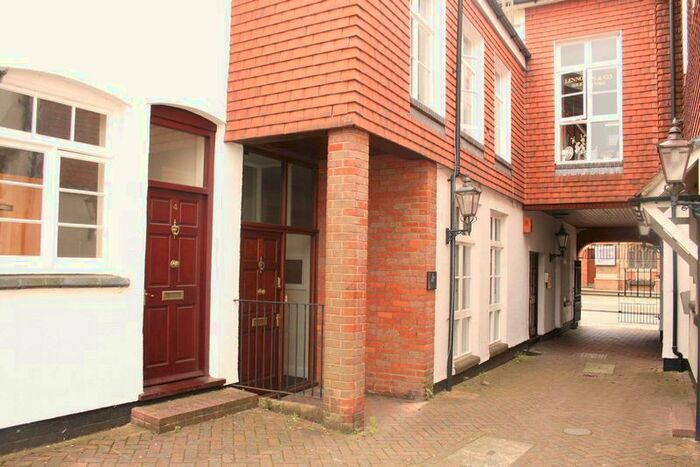 2 Bedroom Flat To Rent In The Broadway, High Street, Chesham, HP5