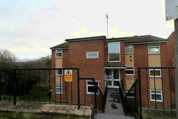 2 Bedroom Flat To Rent In Ranscombe Close, Rochester, ME2