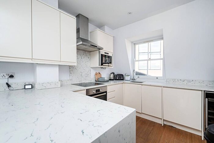 2 Bedroom Flat To Rent In Kings Cross Road, King's Cross, London, WC1X