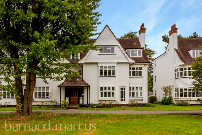 2 Bedroom Flat To Rent In Watts Road, Thames Ditton, KT7