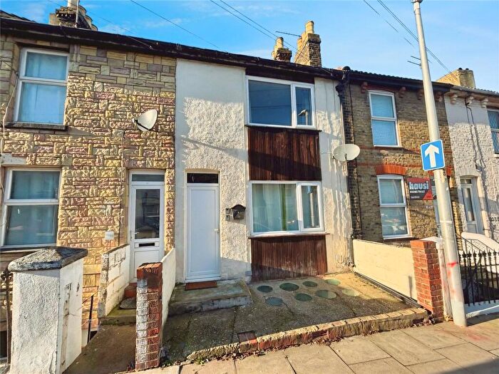 3 Bedroom Terraced House To Rent In Gardiner Street, Gillingham, Kent, ME7