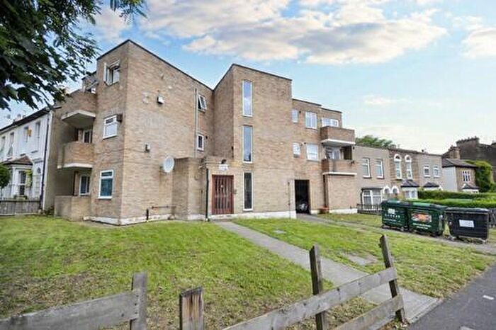 2 Bedroom Flat To Rent In Flat Samantha Court Wallwood Rd Leytonstone, E11